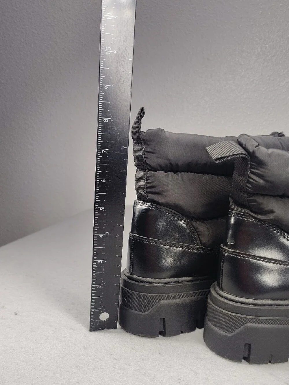 H&M women's black warm-lined padded boots W/front Zipper Size 7